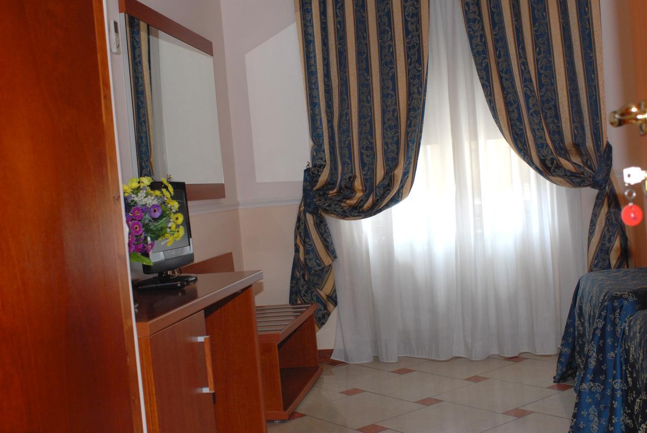 Quarto com Cama de Casal ou 2 de Solteiro