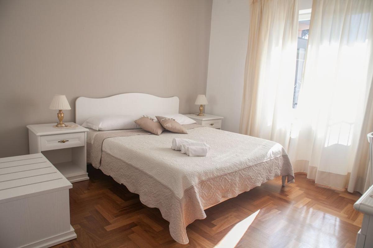 Quarto com Cama de Casal ou 2 de Solteiro